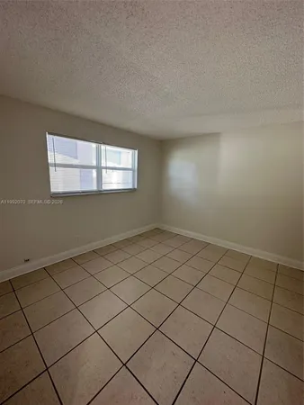 $1,950 | 2775 Taft Street, Unit 102, Hollywood, FL 33020