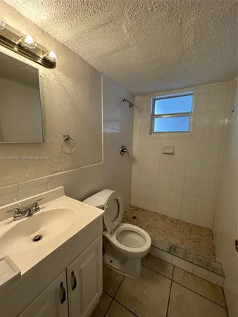 $1,950 | 2775 Taft Street, Unit 102, Hollywood, FL 33020