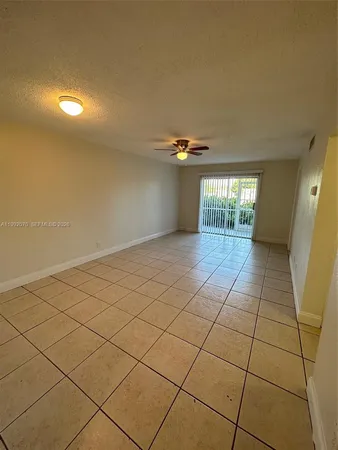 $1,950 | 2775 Taft Street, Unit 102, Hollywood, FL 33020