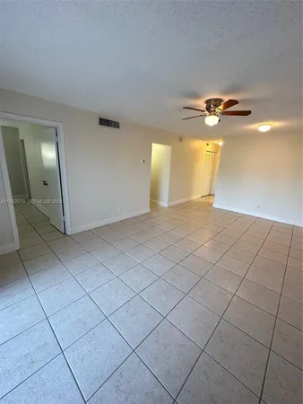 $1,950 | 2775 Taft Street, Unit 102, Hollywood, FL 33020