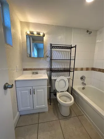 $1,950 | 2775 Taft Street, Unit 102, Hollywood, FL 33020