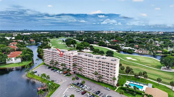 $249,900 | 250 Jacaranda Drive, Unit 703, Plantation, FL 33324