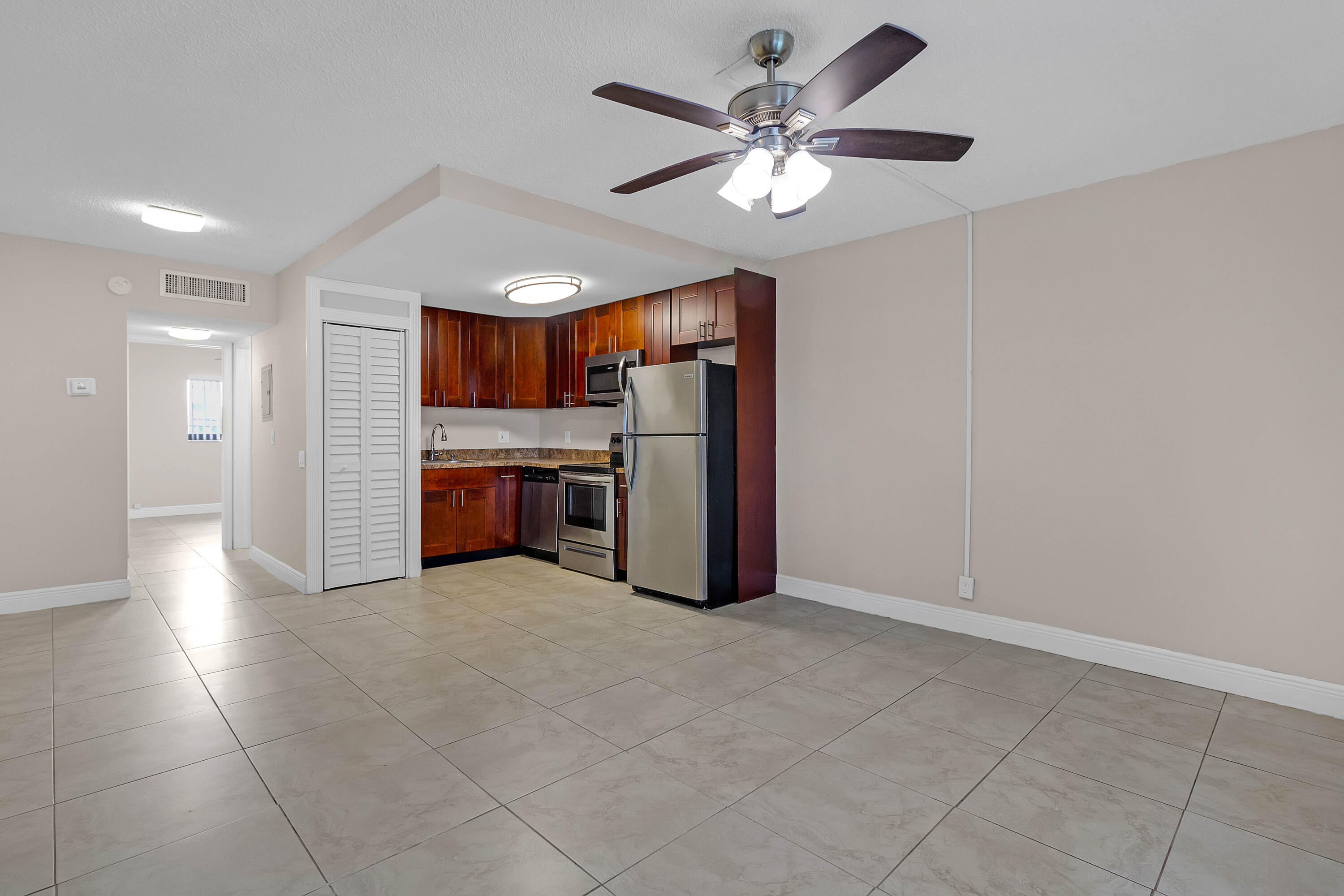 520 Northeast 44th Street Boca Raton, FL 33431 - Photo 8 of 24 520NE45THSTUNIT7-5