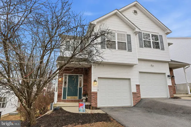 $329,900 | 1530 Crest Park Court, Bethlehem, PA 18015
