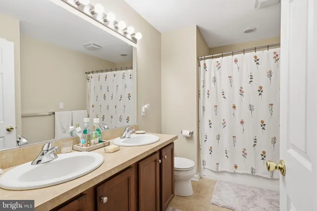 $329,900 | 1530 Crest Park Court, Bethlehem, PA 18015