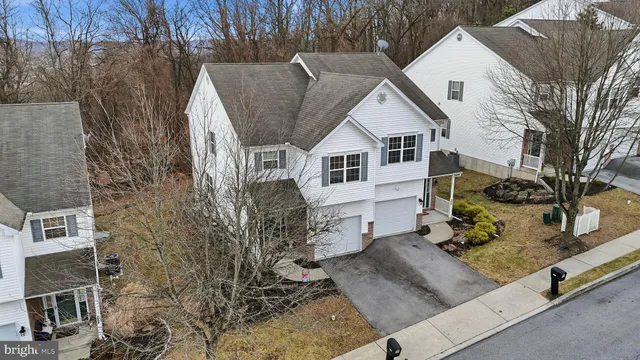 $329,900 | 1530 Crest Park Court, Bethlehem, PA 18015