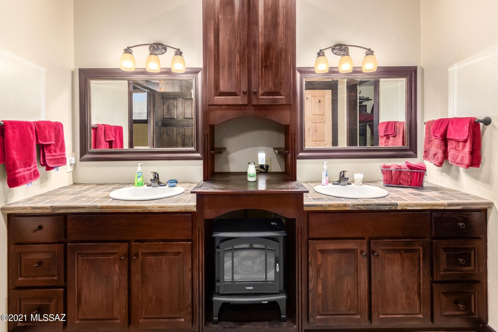 6042 North Van Ark Road Tucson, AZ 85743 - Photo 10 of 25 Gallery Image 10