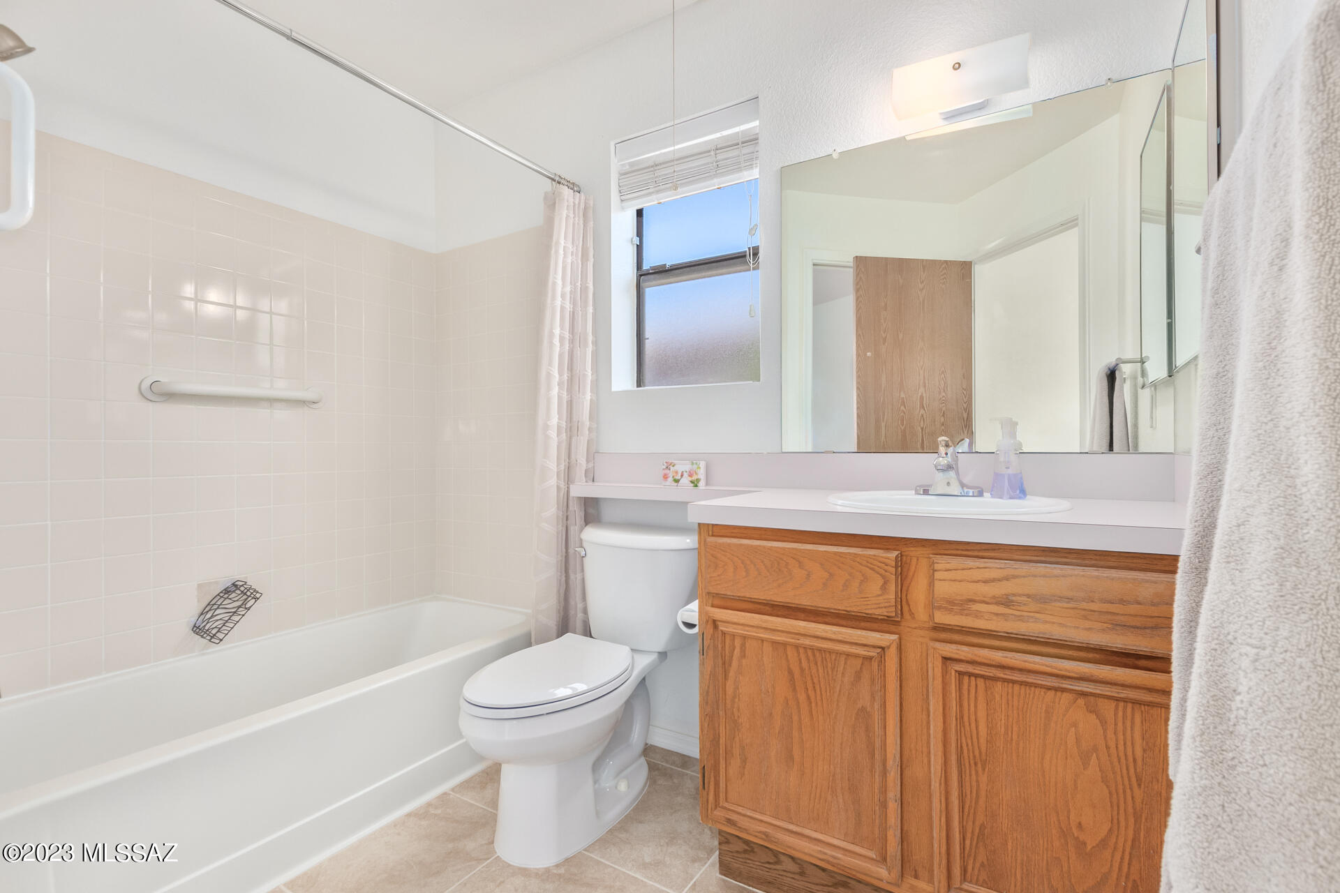 2701 West Firebrook Road Tucson, AZ 85741 - Photo 19 of 28 a bathroom with a granite countertop toilet a sink and a bathtub