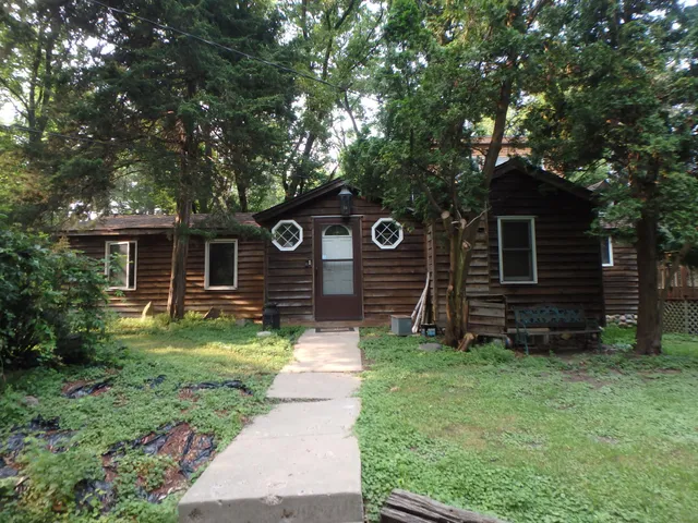 $425,000 | 15320 Highwood Drive, Minnetonka, MN 55345