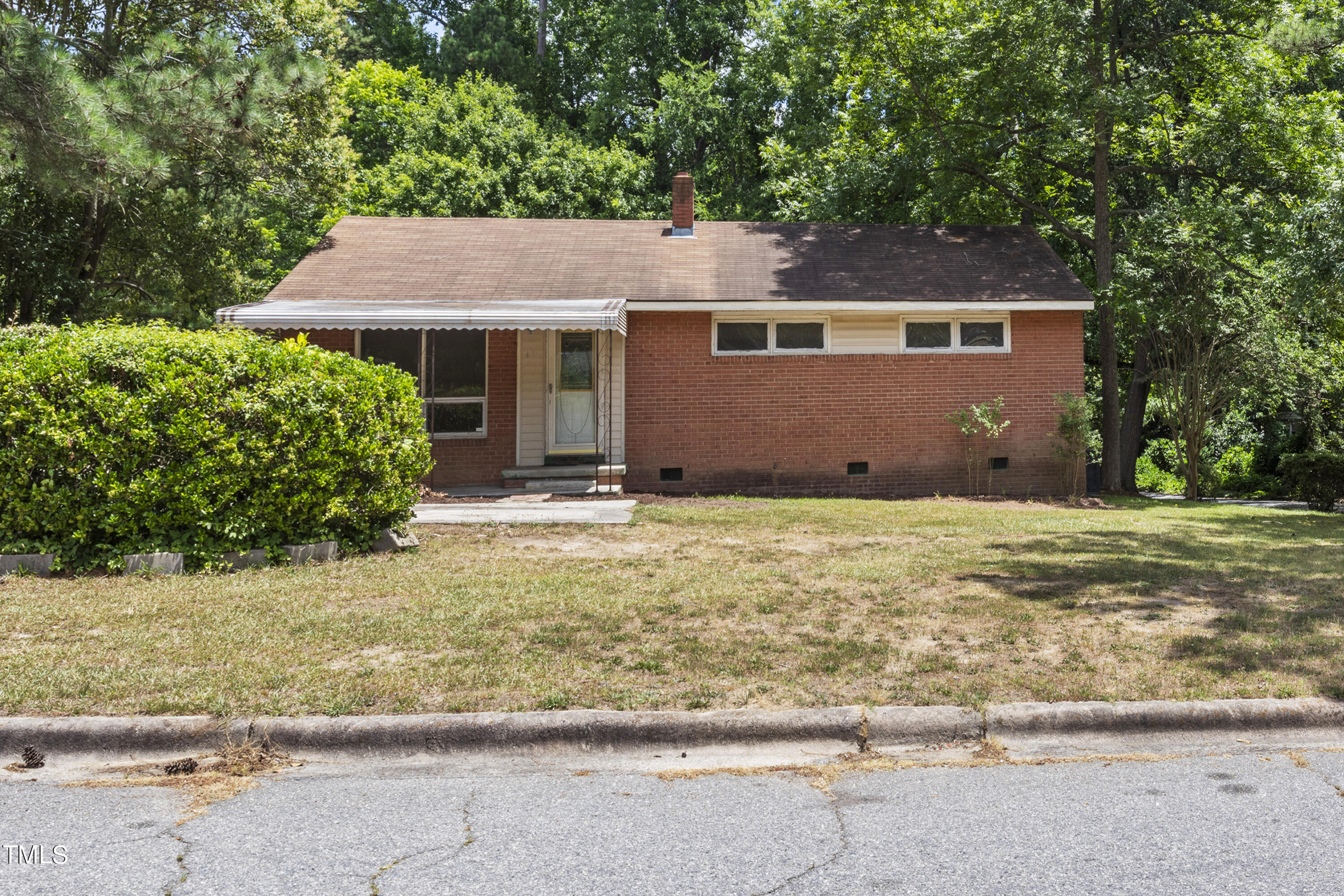 633 Ashford Street Raleigh, NC 27610 - Photo 1 of 25 01-20240620_633 Ashford St029