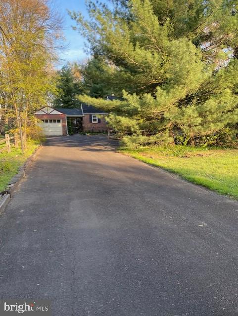 551 New Road Southampton, PA 18966 - Photo 21 of 25 Driveway