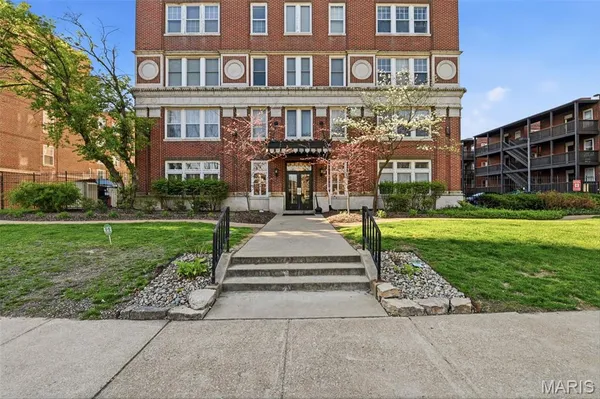 $159,900 | 5330 Pershing Avenue, Unit 807, St. Louis, MO 63112