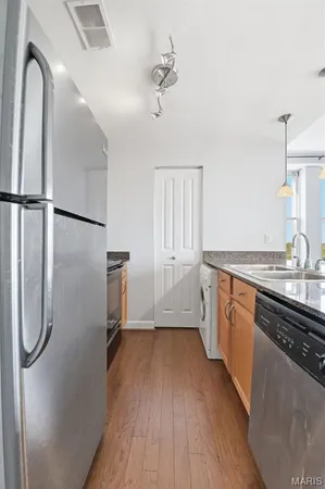 $159,900 | 5330 Pershing Avenue, Unit 807, St. Louis, MO 63112