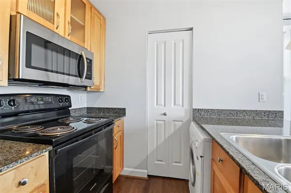 $159,900 | 5330 Pershing Avenue, Unit 807, St. Louis, MO 63112