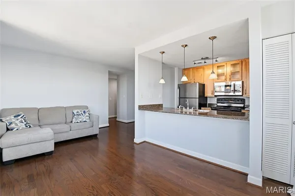 $159,900 | 5330 Pershing Avenue, Unit 807, St. Louis, MO 63112