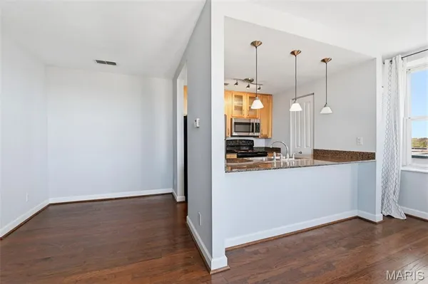 $159,900 | 5330 Pershing Avenue, Unit 807, St. Louis, MO 63112