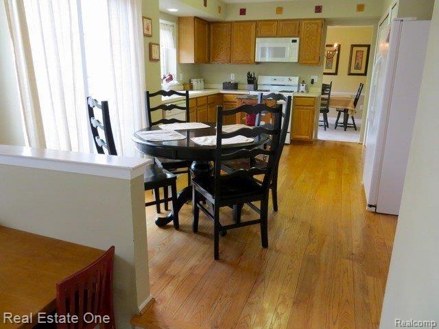 1692 Ridgecrest Rochester, MI 48306 - Photo 4 of 23 Kitchen.JPG