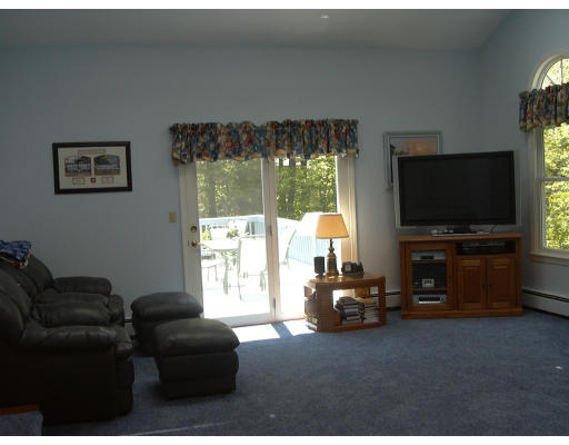 99 Barnard Road Marlborough, MA 01752 - Photo 8 of 18 Gallery Image 8