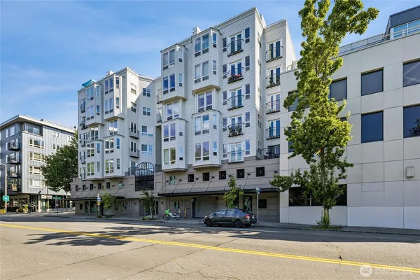 $2,600 | 3028 Western Avenue, Unit 110, Seattle, WA 98121