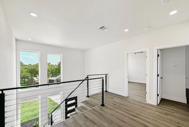 $989,900 | 804 Hi Circle West, Horseshoe Bay, TX 78657