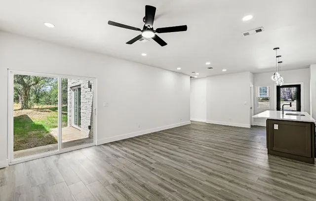 $989,900 | 804 Hi Circle West, Horseshoe Bay, TX 78657