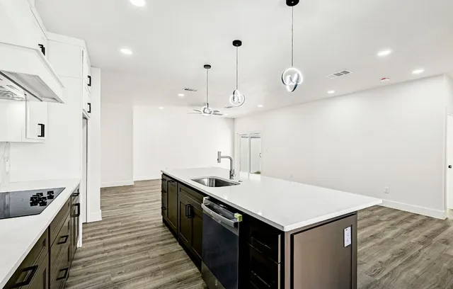 $989,900 | 804 Hi Circle West, Horseshoe Bay, TX 78657