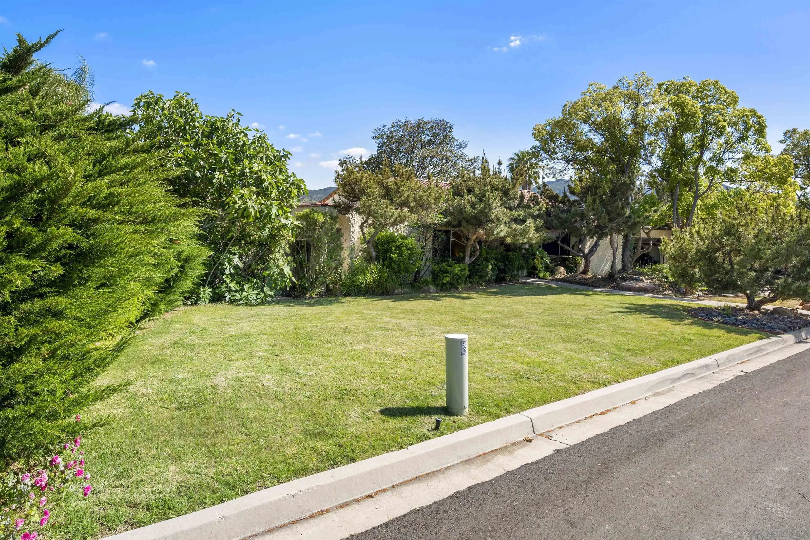 8621 Dunwoodie Road Santee, CA 92071 - Photo 4 of 40 Gallery Image 4