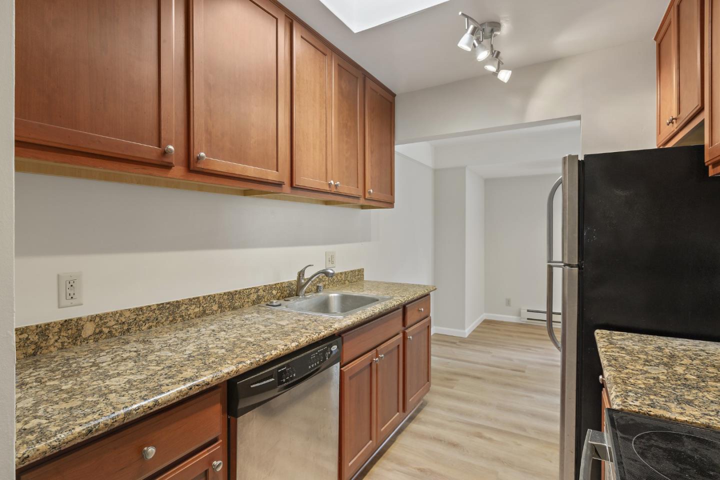500 West Middlefield Road, Unit 18 Mountain View, CA 94043 - Photo 14 of 31 Gallery Image 14