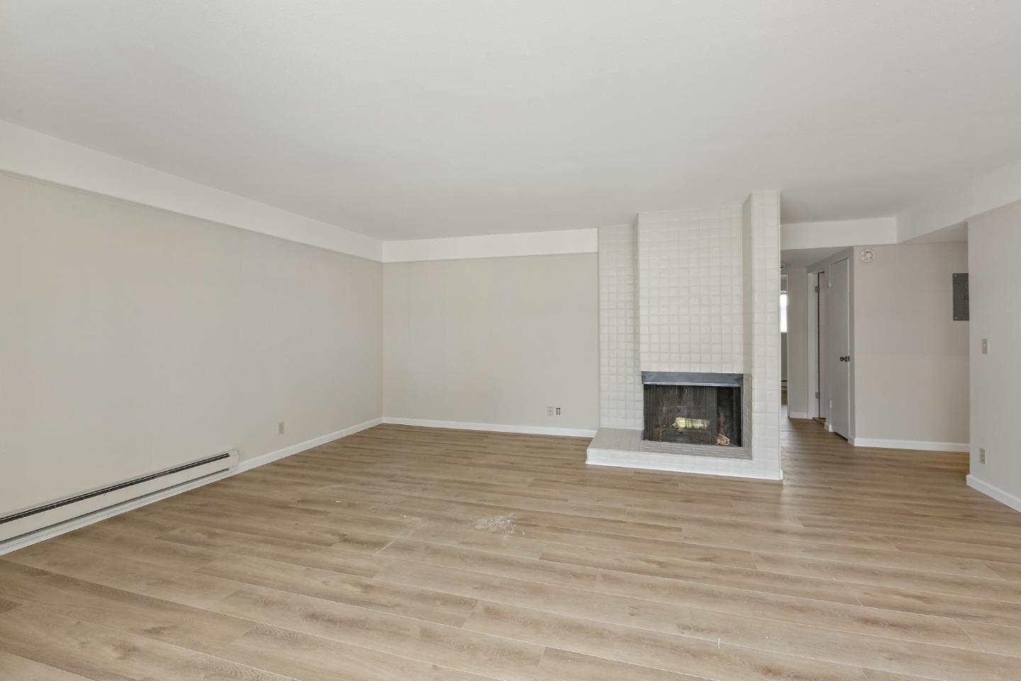 500 West Middlefield Road, Unit 18 Mountain View, CA 94043 - Photo 4 of 31 Gallery Image 4