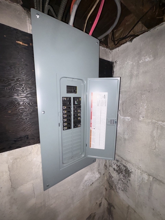 47 Arbutus Street Springfield, MA 01109 - Photo 13 of 15