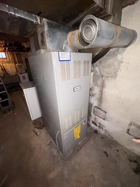 47 Arbutus Street Springfield, MA 01109 - Photo 14 of 15