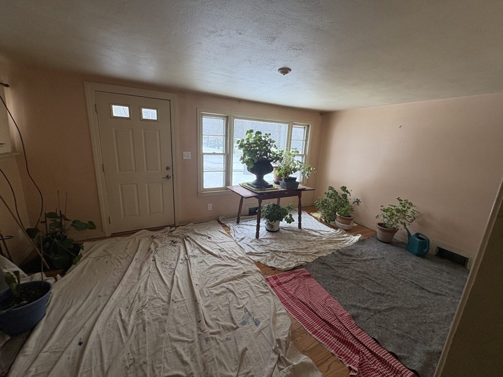 47 Arbutus Street Springfield, MA 01109 - Photo 2 of 15