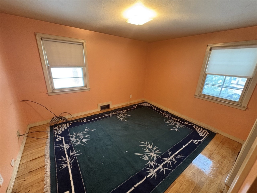 47 Arbutus Street Springfield, MA 01109 - Photo 5 of 15