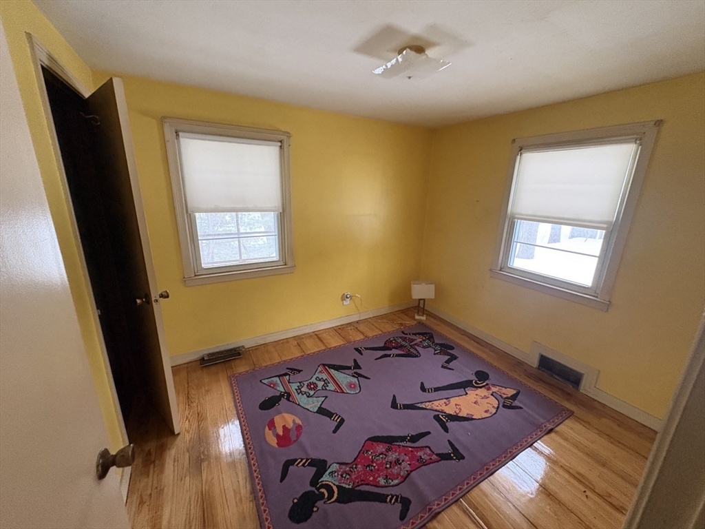 47 Arbutus Street Springfield, MA 01109 - Photo 6 of 15