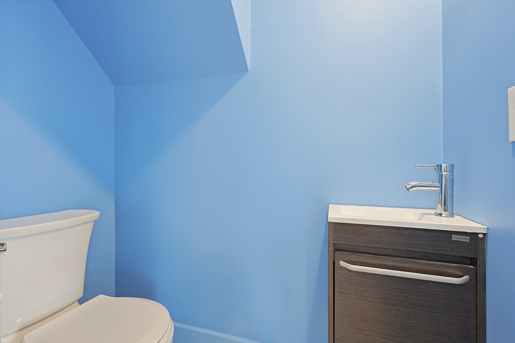 8 Hampton Circle Hull, MA 02045 - Photo 12 of 20