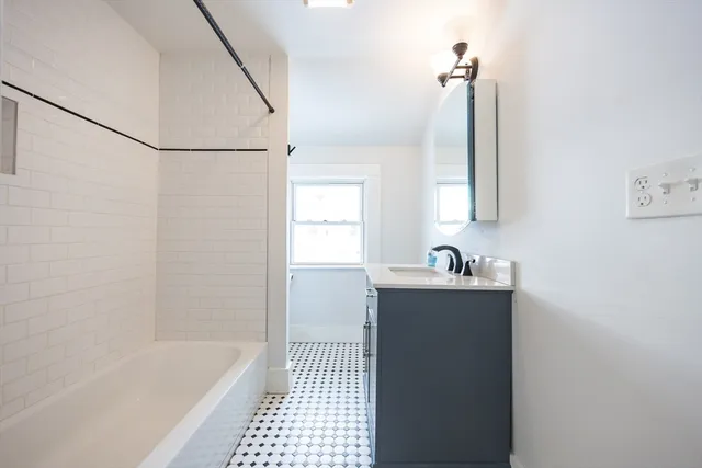 $610,000 | 8 Hampton Circle, Hull, MA 02045