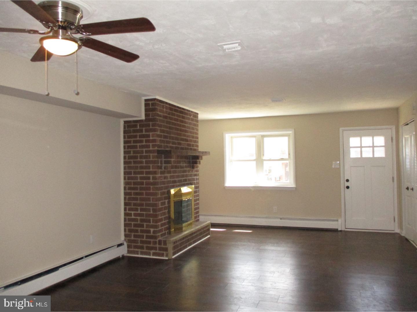 1008 Walnut Ridge Drive Pottstown, PA 19464 - Photo 3 of 20 Living Room