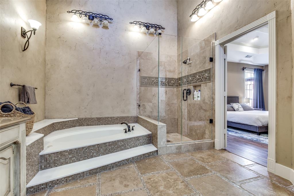 3400 Snidow Drive Plano, TX 75025 - Photo 17 of 25 a spacious bathroom with a bathtub and a shower
