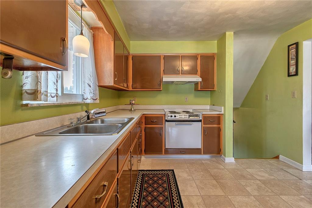 501 Ridgeview Road Mount Pleasant, PA 15666 - Photo 13 of 35 a kitchen with kitchen island granite countertop a sink and a stove
