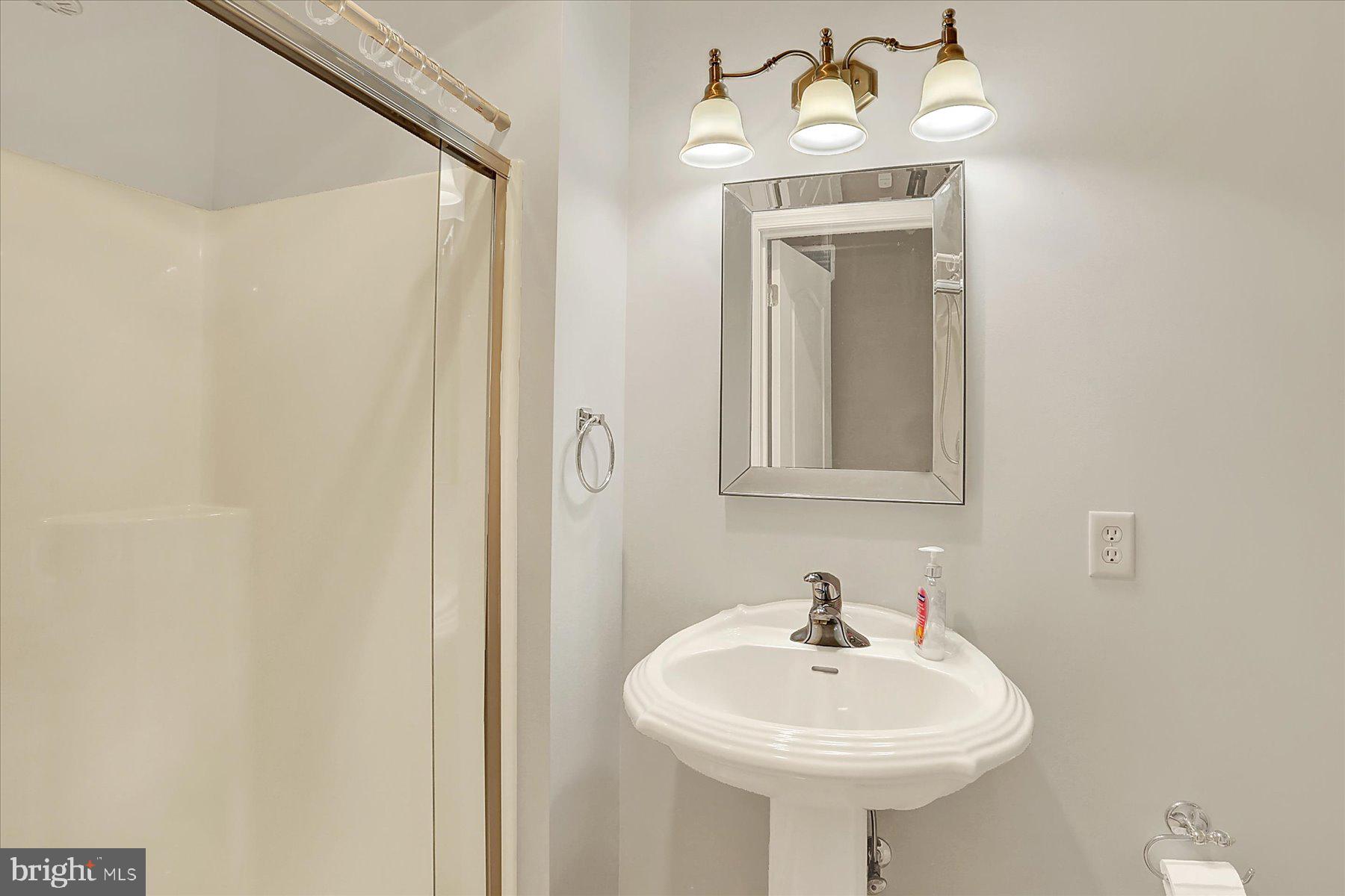 183 Mill Road Chambersburg, PA 17201 - Photo 16 of 38 Main full bath on main floor