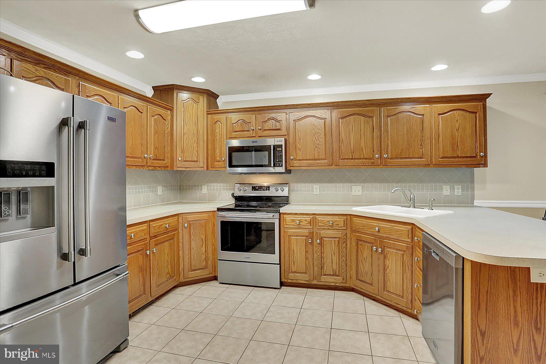 183 Mill Road Chambersburg, PA 17201 - Photo 6 of 38 Spacious kitchen w/ stainless steel applicances