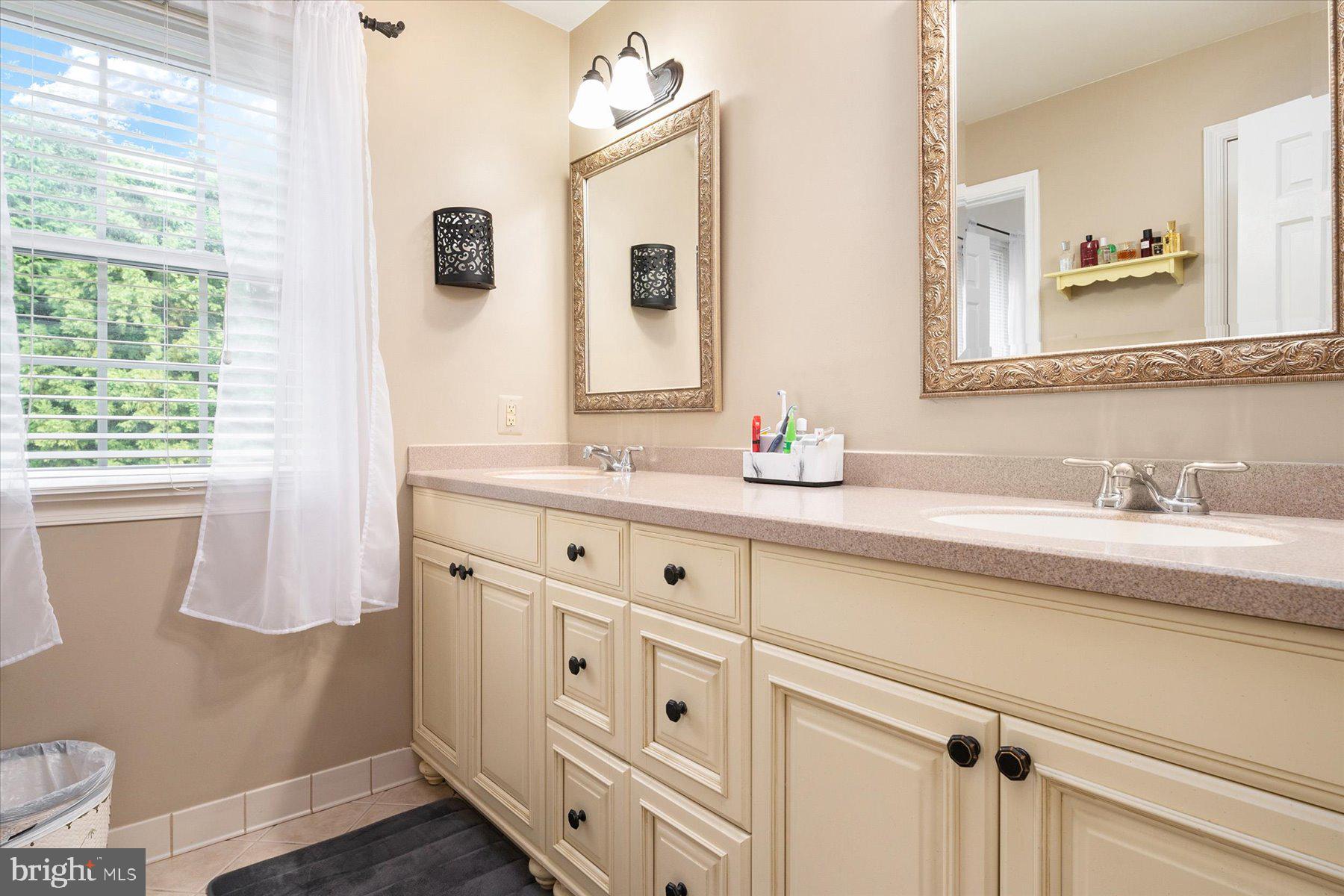 13717 Killarney Court Phoenix, MD 21131 - Photo 39 of 59 En Suite