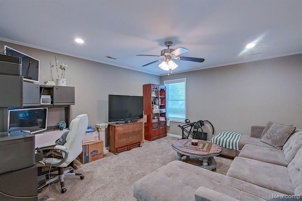 9453 White Lake Road Fenton, MI 48430 - Photo 31 of 48