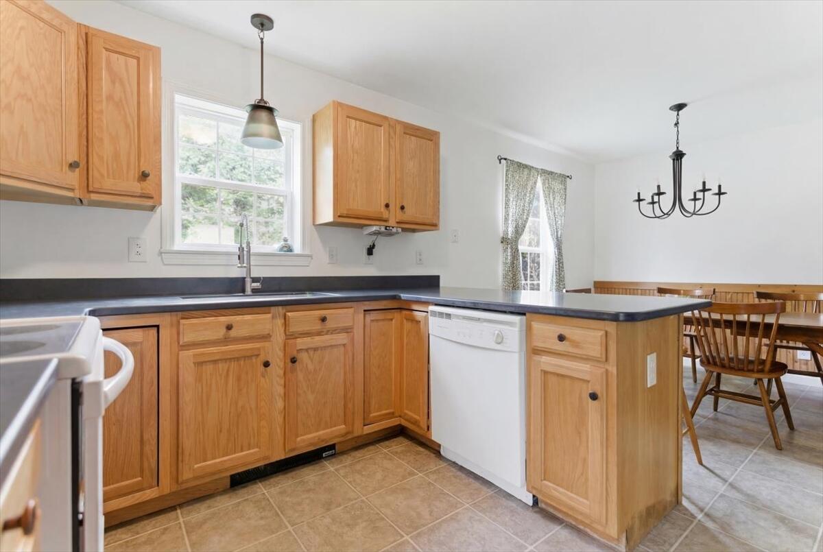 37 Palmer Road Pittston, ME 04345 - Photo 24 of 57 24-DSC05423_declutter_bdf470f1
