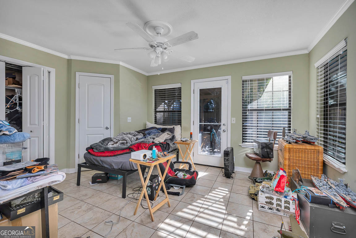 214 Island Drive St. Simons, GA 31522 - Photo 9 of 12 a living room filled with furniture and a potted plant