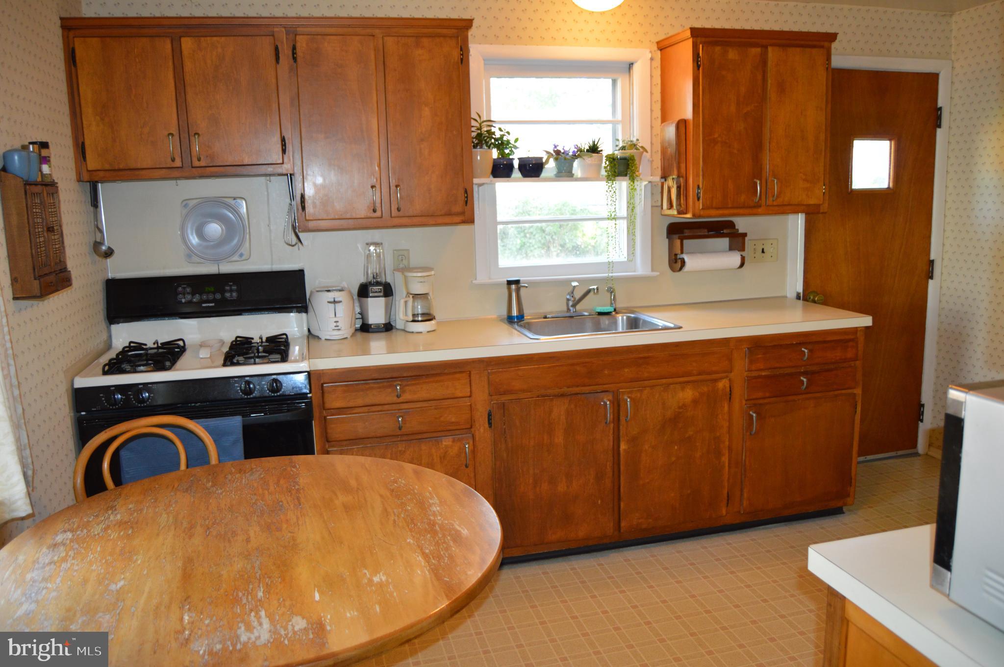 98 Hempstead Road Hamilton, NJ 08610 - Photo 9 of 24 Gallery Image 9