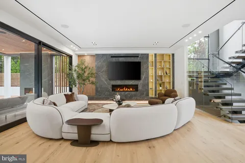 $5,695,888 | 6519 Brawner Street, McLean, VA 22101
