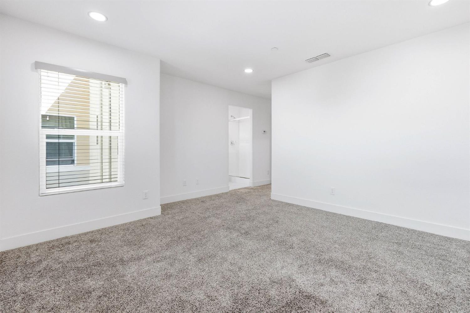 2564 Prosper Road Sacramento, CA 95834 - Photo 33 of 46 an empty room with a window