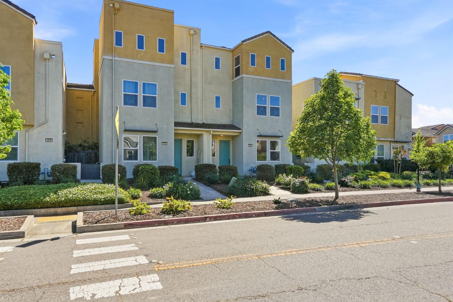 2564 Prosper Road Sacramento, CA 95834 - Photo 4 of 46 a view of a building along the street