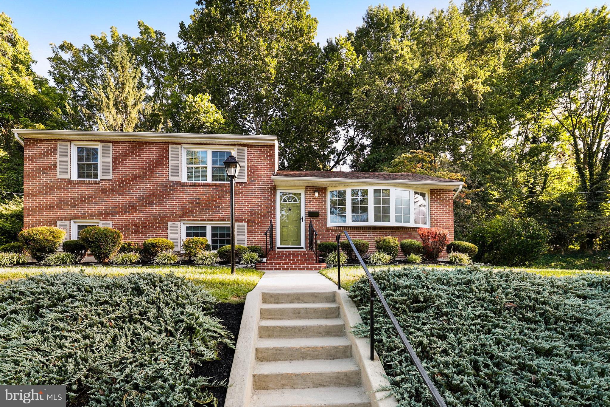 11 North Hilltop Road Baltimore, MD 21228 - Photo 2 of 37